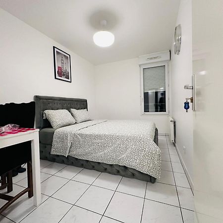Sri-Indo Bobigny Paris Apartment Exterior photo