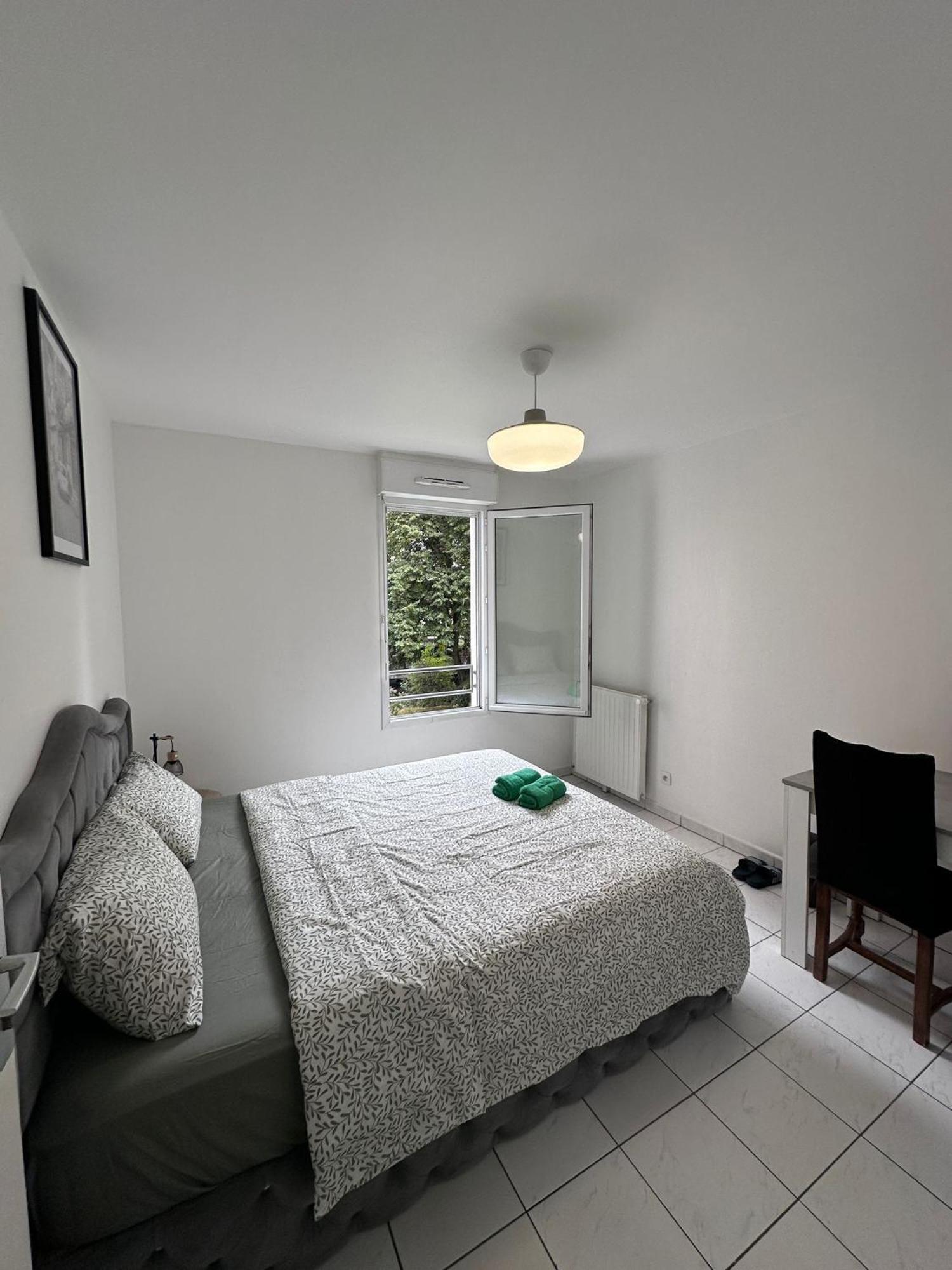 Sri-Indo Bobigny Paris Apartment Exterior photo