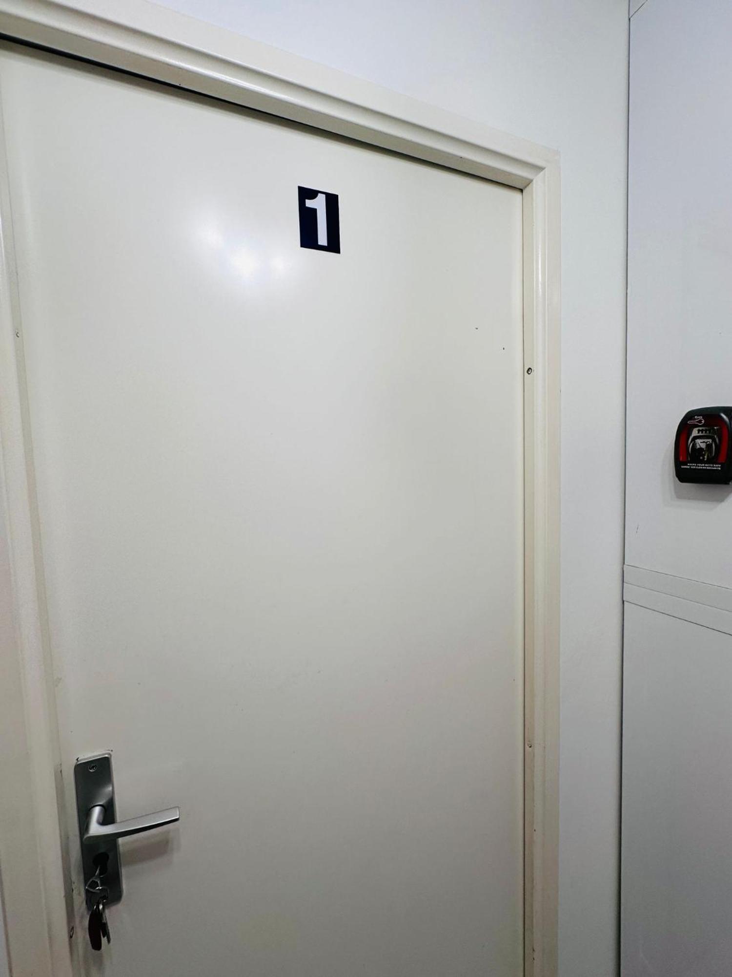 Sri-Indo Bobigny Paris Apartment Exterior photo