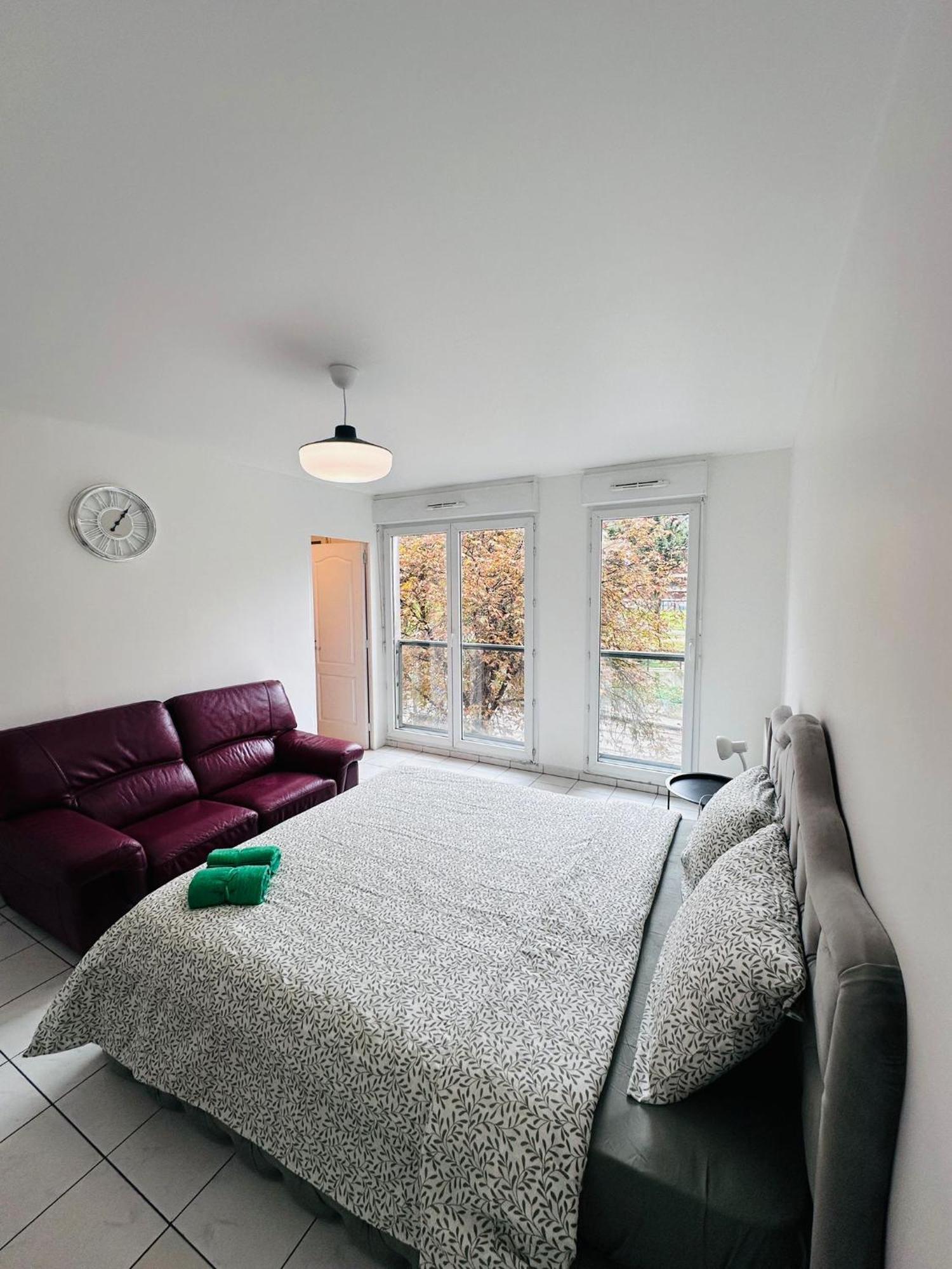 Sri-Indo Bobigny Paris Apartment Exterior photo