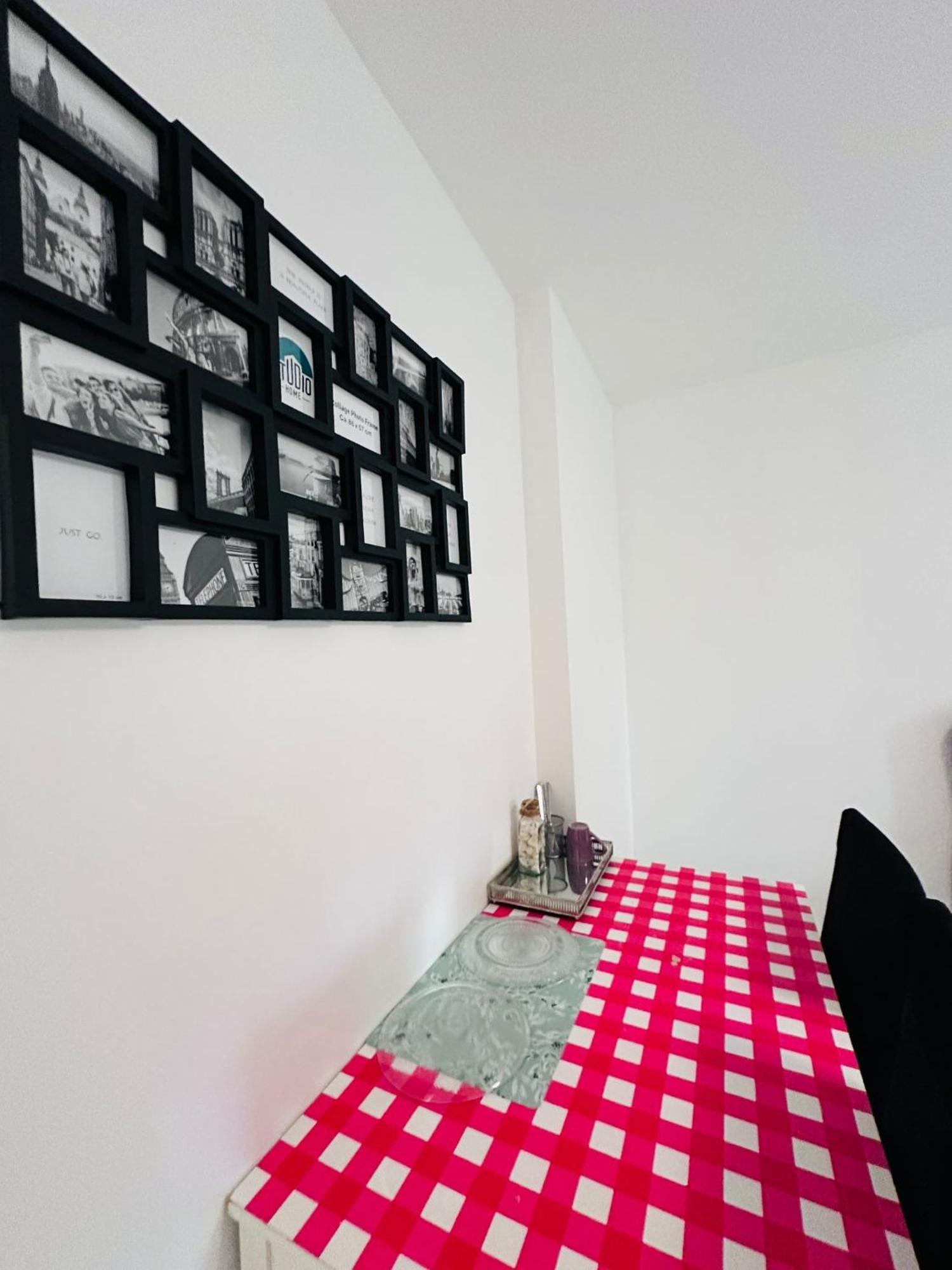 Sri-Indo Bobigny Paris Apartment Exterior photo