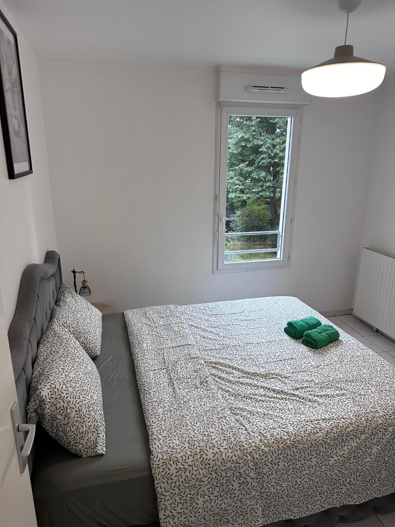 Sri-Indo Bobigny Paris Apartment Exterior photo