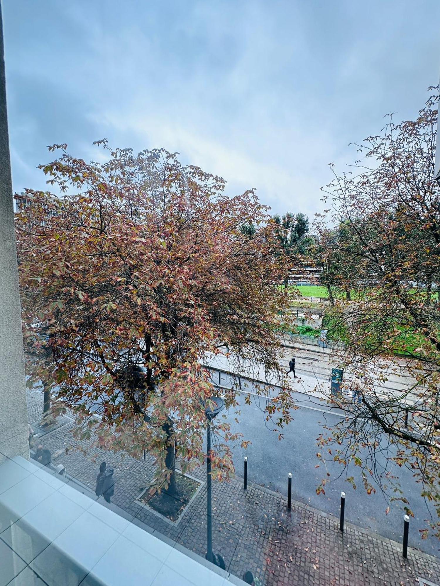 Sri-Indo Bobigny Paris Apartment Exterior photo