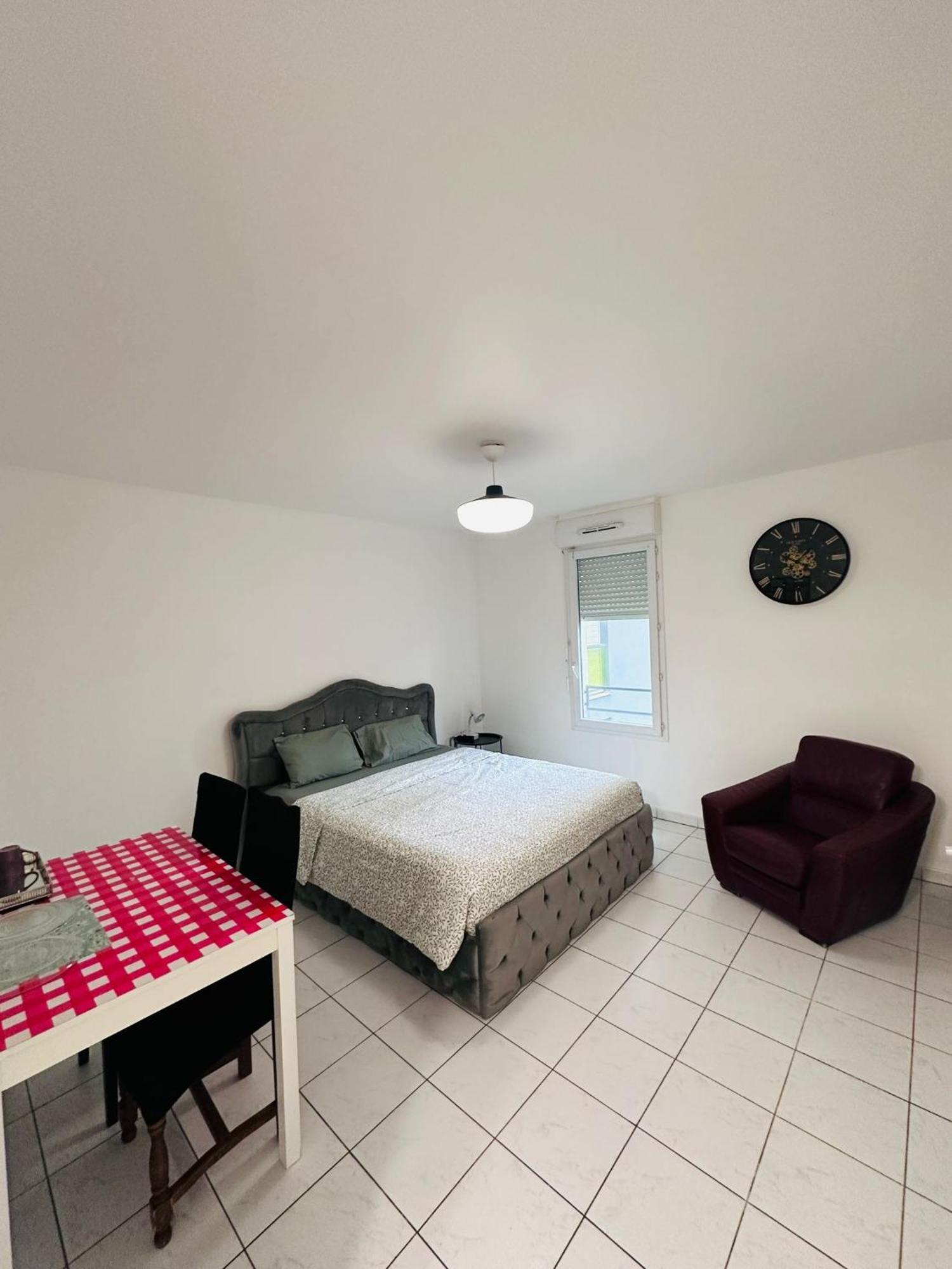 Sri-Indo Bobigny Paris Apartment Exterior photo