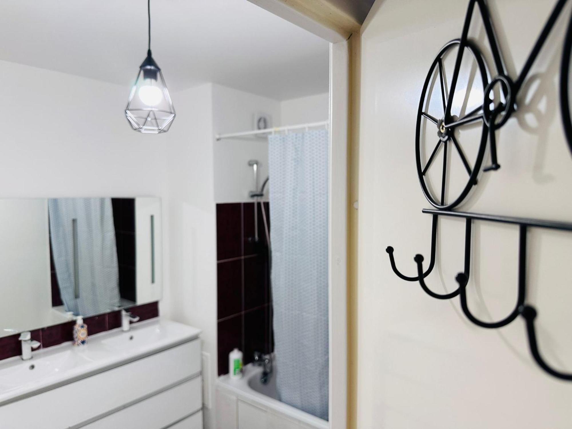 Sri-Indo Bobigny Paris Apartment Exterior photo